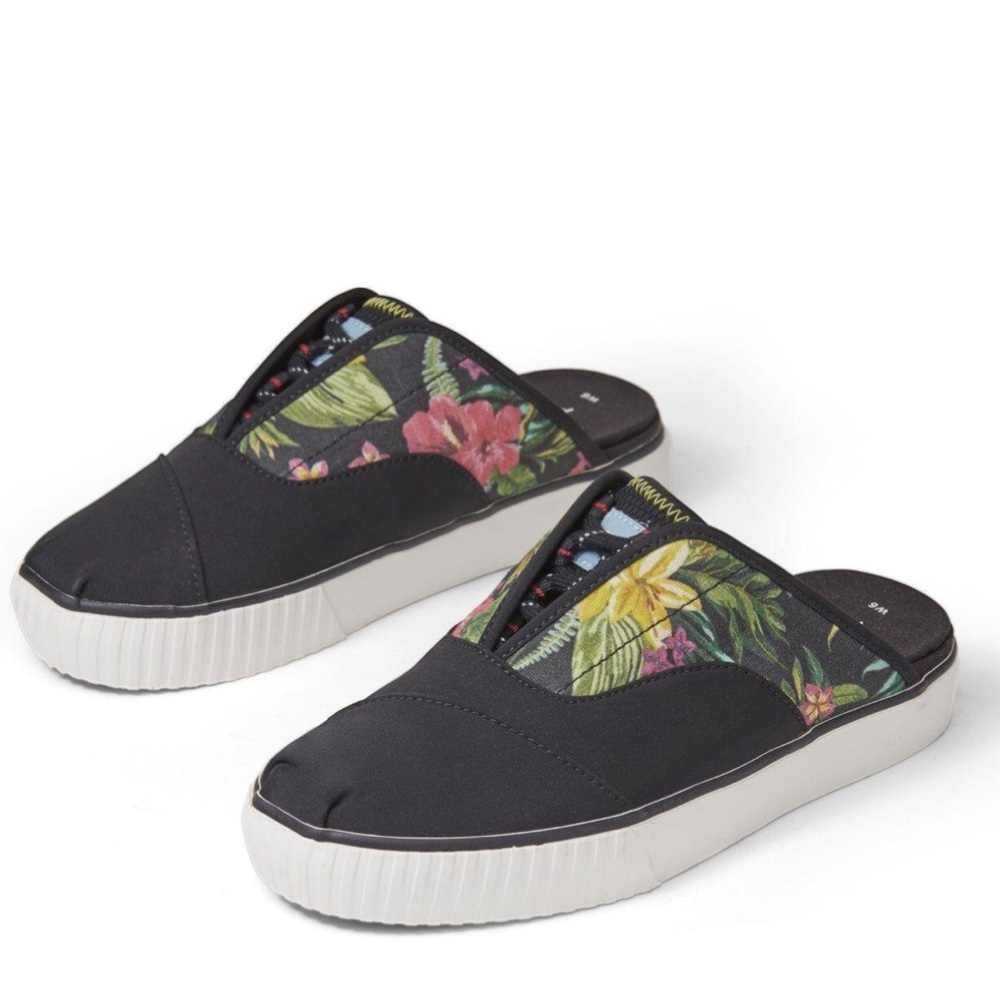 NWT Toms Cordones Indio Mules Black Multi